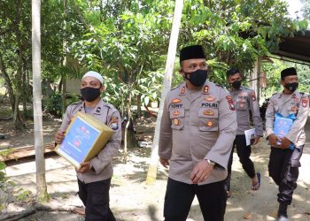Setiap Jumat Peduli Warga, Kapolres Karimun Laksanakan Bakti Sosial