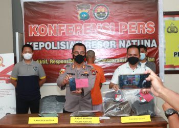 Setubuhi Anak di Bawah Umur, (WS) Tertunduk Lesu Saat di Amankan Satreskrim Polres Natuna