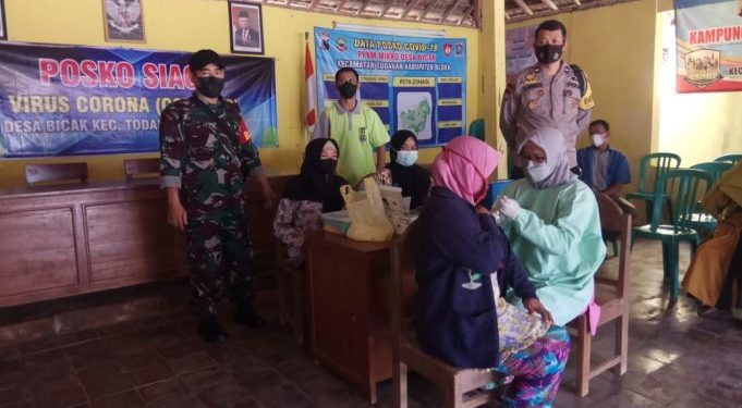 TNI-Polri di Blora Pantau Vaksinasi Pelosok Desa