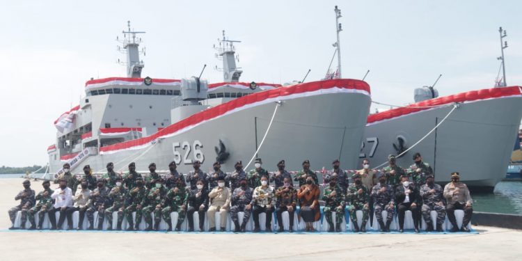 Wakapolda Kepri HadiriPenyerahan dan Peresmian KRI AT- 8 Teluk Weda – 526 dan KRI AT – 9 Teluk Wondama – 527