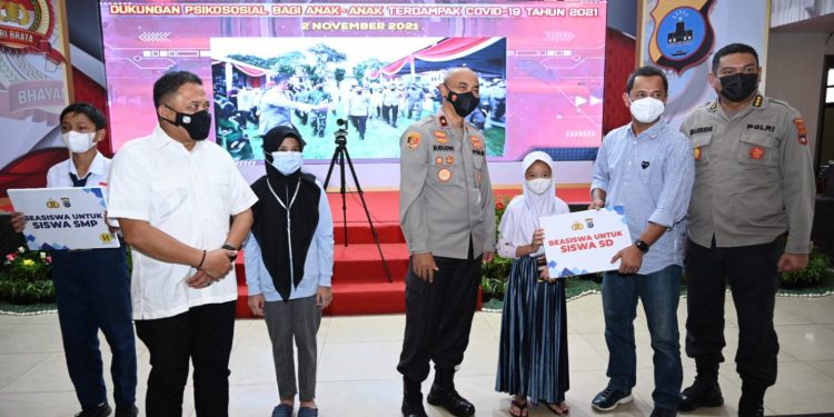 PT Jhonlin, PT Hasnur dan Polda Kalsel memberikan dukungan psikososial kepada Anak-anak yang terdampak Covid-19