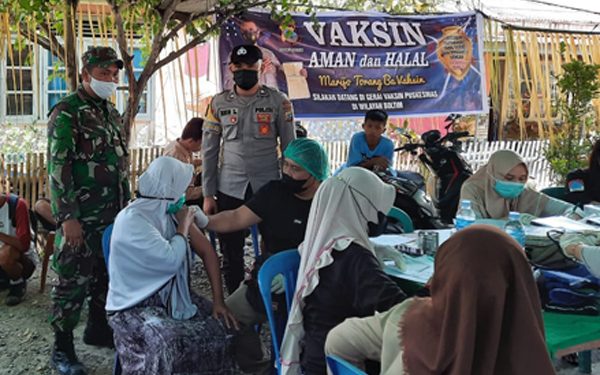 Polisi Boltim melakukan vaksinasi massal di Nuan’an