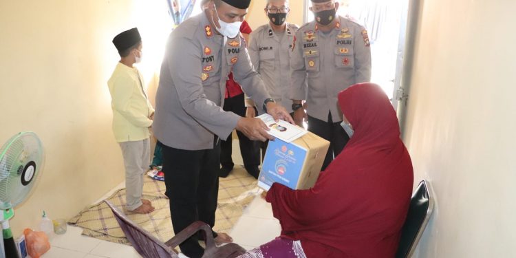 Bakti Sosial Merupakan Bentuk Kepedulian Kapolres Karimun
