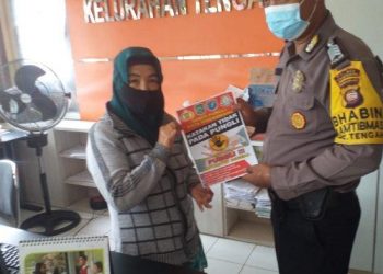 Bhabinkamtibmas Bripka Heru Triyanto Sampaikan Imbauan Saber Pungli kepada Warga