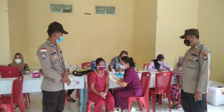 Capai Target Polres Kep Anambas Terus Kebut Vaksinasi Kepada Masyarakat di Pulau-Pulau