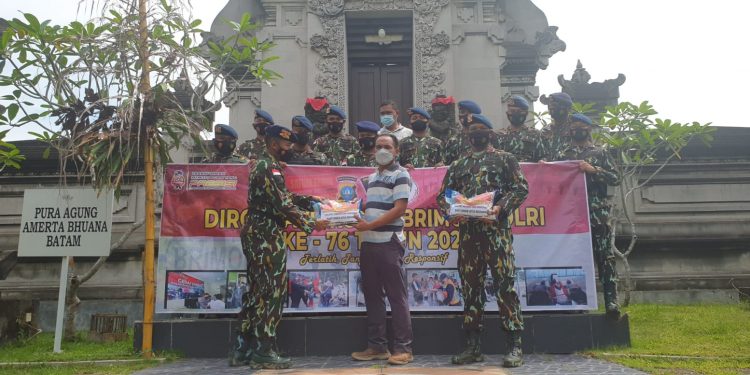 Dalam Rangka Memperingati HUT Korps Brimob Polri Ke – 76, Sat Brimob Polda Kepri Menggelar Bhakti Sosial dan Pembersihan di Rumah Ibadah
