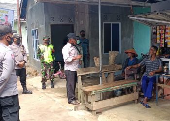 Hingga Malam Hari Personil Polsek Bintan Timur Laksanakan Pengamanan Kegiatan Pemilihan Kepala Desa Dendun Kecamatan Mantang