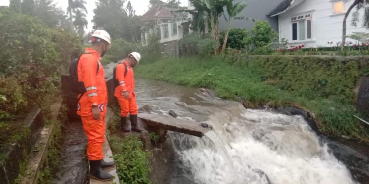 Brimob Jabar Laksanakan Patroli Rutin Tim SAR Tempat-tempat Yang Rawan Bencana