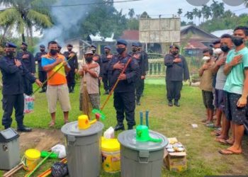 Satuan Brimob Polda Sumut Gotong Royong ke Rumah Ibadah Menjelang HUT Ke 76 Korps Brimob Polri