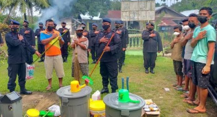 Satuan Brimob Polda Sumut Gotong Royong ke Rumah Ibadah Menjelang HUT Ke 76 Korps Brimob Polri