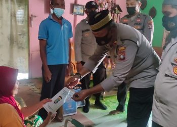Jum’at Berkah, Kapolres Karimun Bantu Penderita Penyakit Stroke
