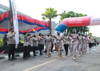 Kadivhubinter Polri Buka Parade Konfrensi Polwan Sedunia ke 58