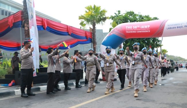 Kadivhubinter Polri Buka Parade Konfrensi Polwan Sedunia ke 58