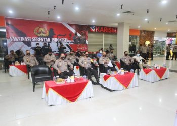 Kapolda Kepri Tinjau Langsung Pelaksanaan Vaksinasi Serentak Indonesia di Kota Batam