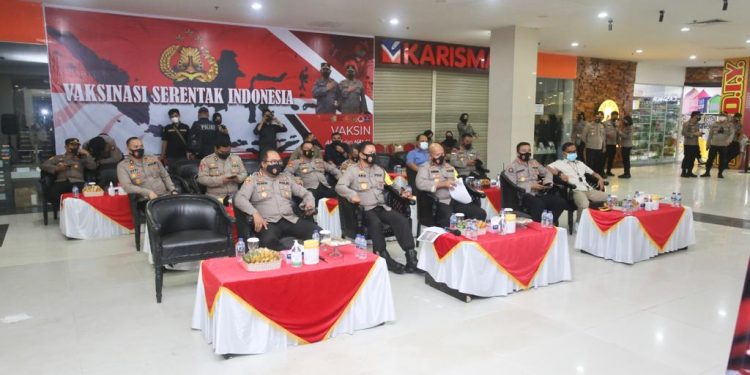 Kapolda Kepri Tinjau Langsung Pelaksanaan Vaksinasi Serentak Indonesia di Kota Batam