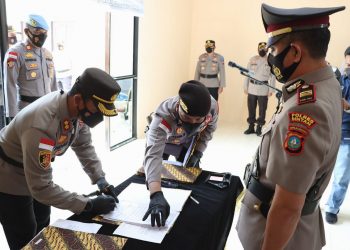Kapolres Bintan Lantik Pejabat Baru dan Lepas Pejabat Lama Dalam Upacara Serah Terima Jabatan