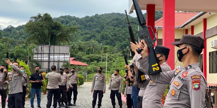 Kapolres Kep.Anambas Lakukan Pemeriksaan Senjata Dinas