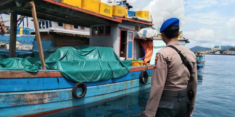 Patroli Sat Polairud Polres Kep Anambas Diseputaran Wilayah Pelabuhan Sri Siantan Kab Kep Anambas