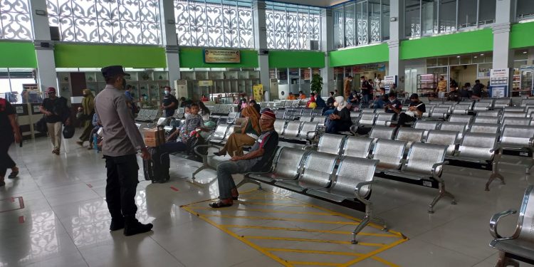 Patroli Yustisi, Polsek SBP Tanjungpinang Berikan Imbauan Protokol Kesehatan
