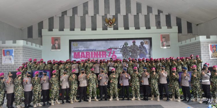 Peringati HUT Korps Marinir Ke-76, Brimob Polda Kepri Berikan Kejutan Danyonif Marinir