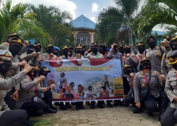 Peringati Konferensi Internasional, Polwan RI Gelar Baksos di Labuan Bajo