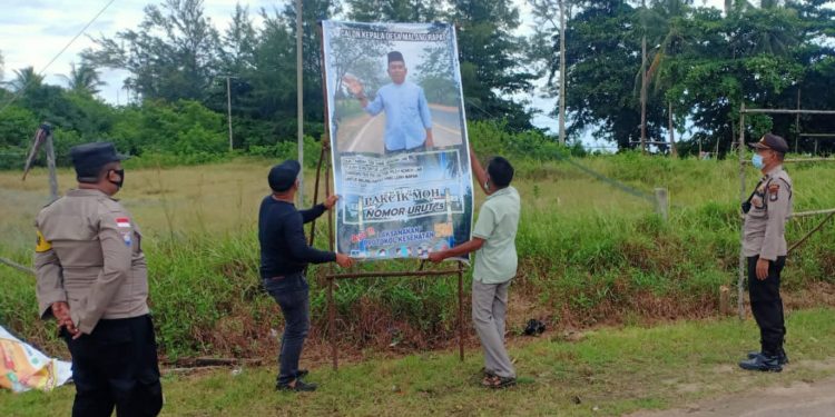 Personil Polsek Gunung Kijang Polres Bintan Lakukan Pengamanan Masa Tenang Pemilihan Pilkades Malang Rapat Kec. Gunung Kijang Tahun 2021
