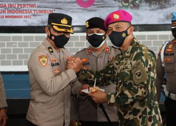 Polresta Barelang Beri Kejutan Kue Ulang Tahun Surprise Datangi Mako Yonif Marinir 10 Batam