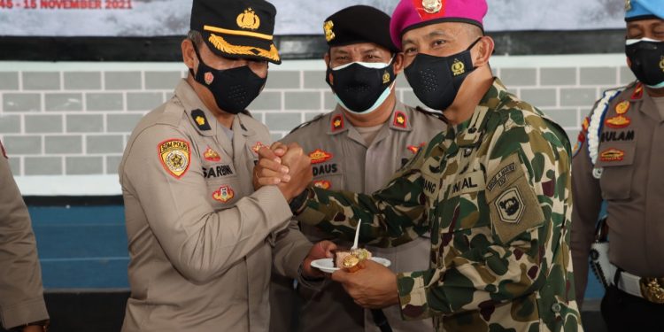 Polresta Barelang Beri Kejutan Kue Ulang Tahun Surprise Datangi Mako Yonif Marinir 10 Batam