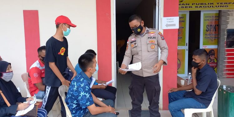 Polsek Sagulung Gelar Gerai Vaksin Presisi Lancang Kuning Kepada Masyarakat Kec.Sagulung Kota Batam
