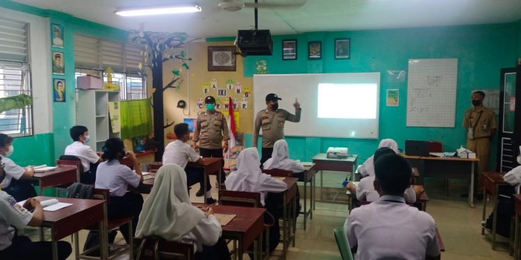 Polsek Sagulung Sambangi dan Berikan Himbauan Prokes ke SMPN 37 Sagulung Kota Batam
