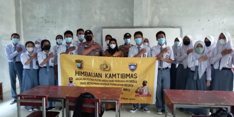 Sat Binmas Polresta Barelang Sambangi dan Berikan Himbauan Kamtibmas dan Prokes di SMA Negeri 20 Batam