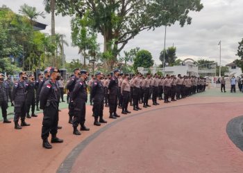 Satbrimob Polda Kepri Back Up Polresta Barelang Dalam Pengamanan Aksi Unras Buruh di Depan Pemko Batam