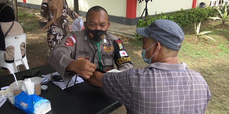 Satbrimob Polda Kepri Laksanakan Baksos dan Vaksinasi Massal Menjelang Hut Brimob Polri Ke-76