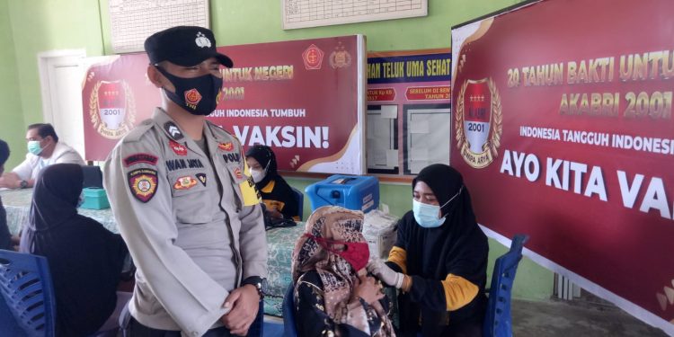 Alumni AKABRI 2001 DWIPA ARYA Laksanakan Vaksinasi Massal dan Pembagian Sembako di Kabupaten Karimun