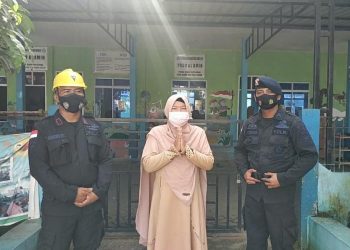 Antisipasi Gelombang Covid-19 di Akhir Tahun, Sat Brimob Polda Kepri Terus Lakukan Penyemprotan Desinfektan