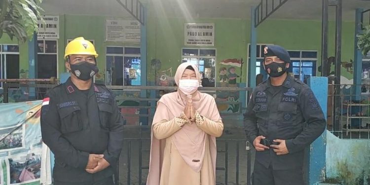 Antisipasi Gelombang Covid-19 di Akhir Tahun, Sat Brimob Polda Kepri Terus Lakukan Penyemprotan Desinfektan