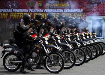 Pertunjukan Personel Sabhara Polda Metro Jaya Cegah Provokasi Kamtibmas