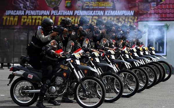 Pertunjukan Personel Sabhara Polda Metro Jaya Cegah Provokasi Kamtibmas