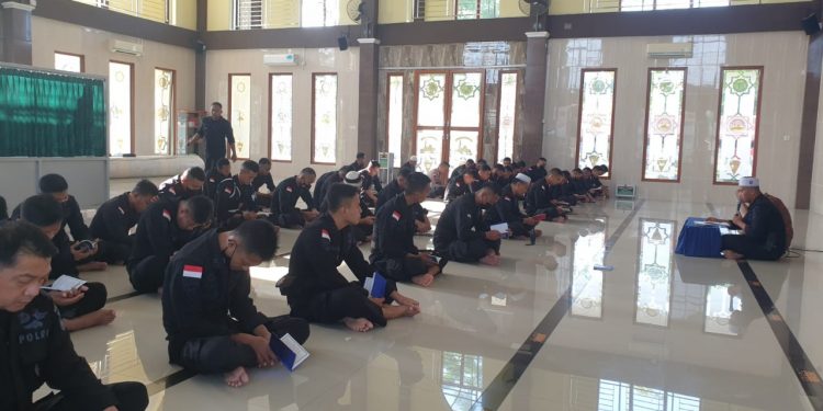 Bimbingan Rohani dan Mental, Tingkatkan Keimanan Personel Satuan Brimob Polda Kepri