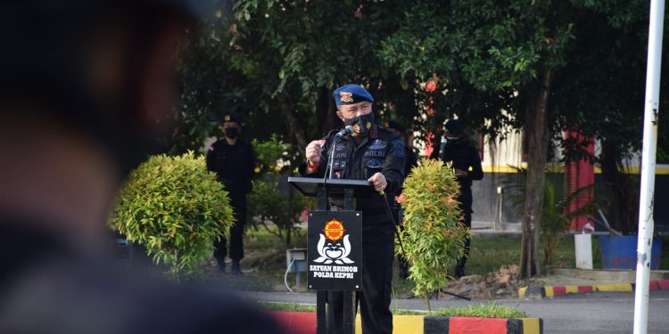 Dansat Brimob Polda Kepri Pimpin Apel Satuan dan Gelar Kendaraan serta Peralatan di Mako Brimob Polda Kepri