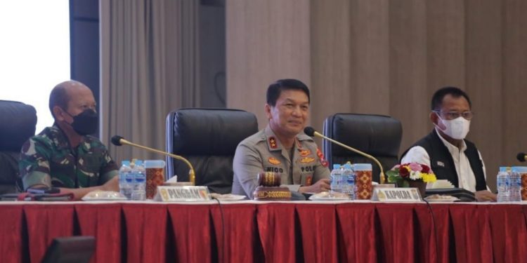 Jelang Nataru, Kapolda Bersama Forkopimda Jawa Timur Gelar Rapat Koordinasi Operasi Lilin Semeru 2021