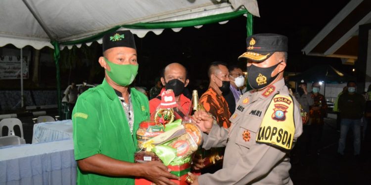 Kapolda Kepri Bersama Dengan Gubernur Kepri Tinjau Pelaksanaan Ibadah Malam Natal di Wilayah Hukum Polresta Barelang