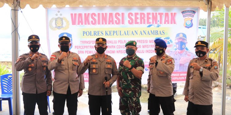 Kapolres Kep Anambas Beserta Jajaran Melaksanakan Gerai Vaksinasi Covid-19 di RSUD Tarempa Wilkum Polres Kep Anambas