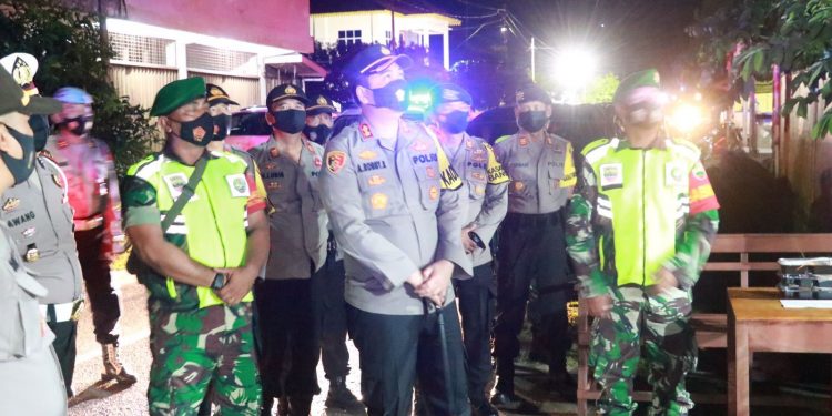 Kapolres Lingga bersama PJU Polres Lingga Tinjau langsung Pelaksanaan Natal di Gereja