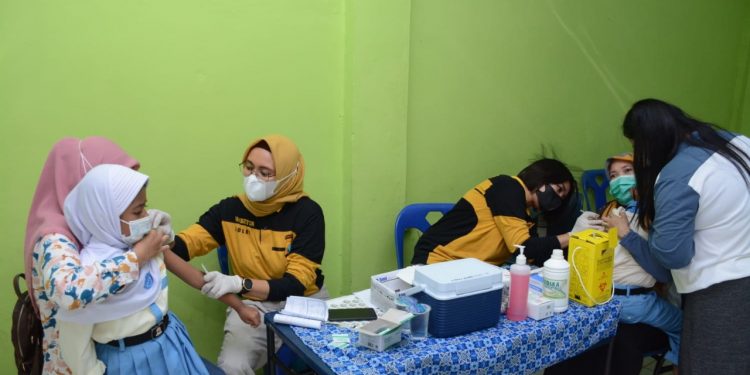 Polda Kepri Laksanakan Vaksinasi Presisi Anak Sekolah Usia 6 s/d 11 Tahun