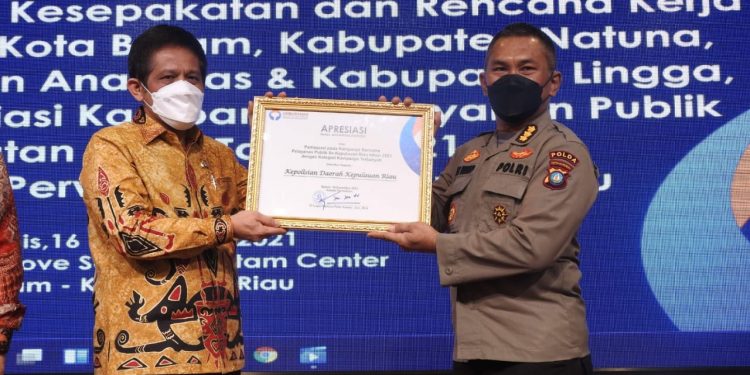 Polda Kepri Raih Apresiasi Atas Partisipasi Pada Kampanye Bersama Pelayanan Publik Se-Kepulauan Riau Tahun 2021 Dari Ombudsman RI Perwakilan Kepri