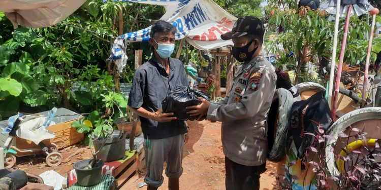 Polsek Bandara RHF Tanjungpinang Gelar Bakti Sosial Bantu Beban Masyarakat
