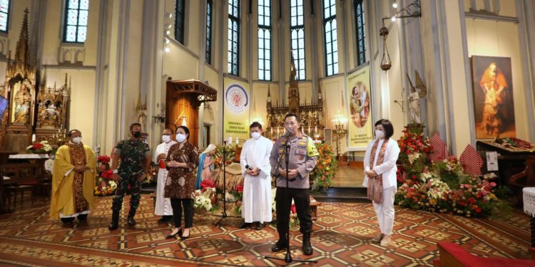 Tinjau Gereja Katedral, Kapolri Pastikan Beri Pelayanan dan Pengamanan Optimal di Perayaan Natal dan Tahun Baru