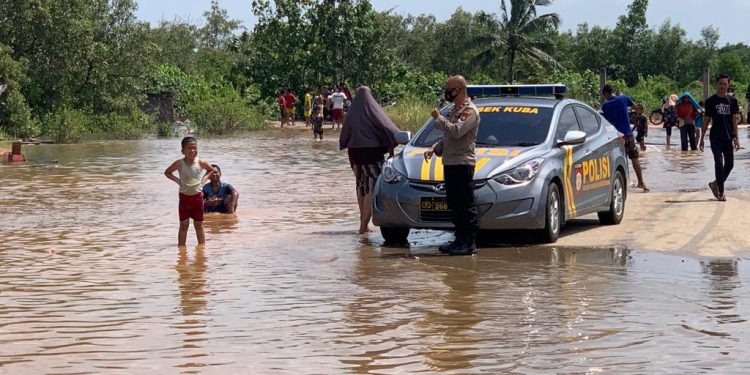 Waspada Banjir, Polsek Kuba Laksanakan Patroli