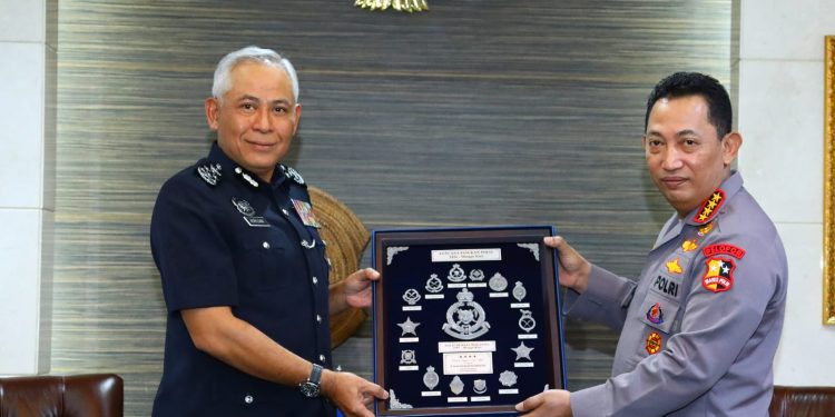 Bertemu Kepala Kepolisian Malaysia, Kapolri Bahas PMI Ilegal Hingga Penanganan Covid-19